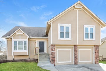 1125 SE 11TH TER LEES SUMMIT, MO 64081